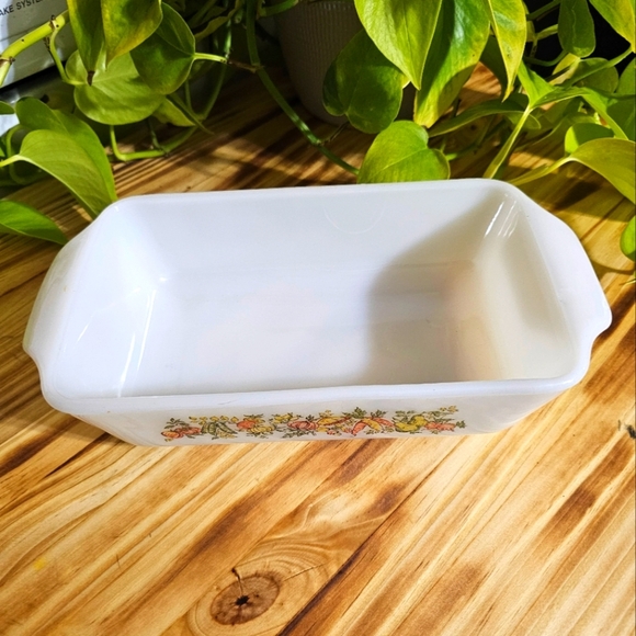 Vintage Fire King "vegetable harvest" design casserole dish - Picture 5 of 8